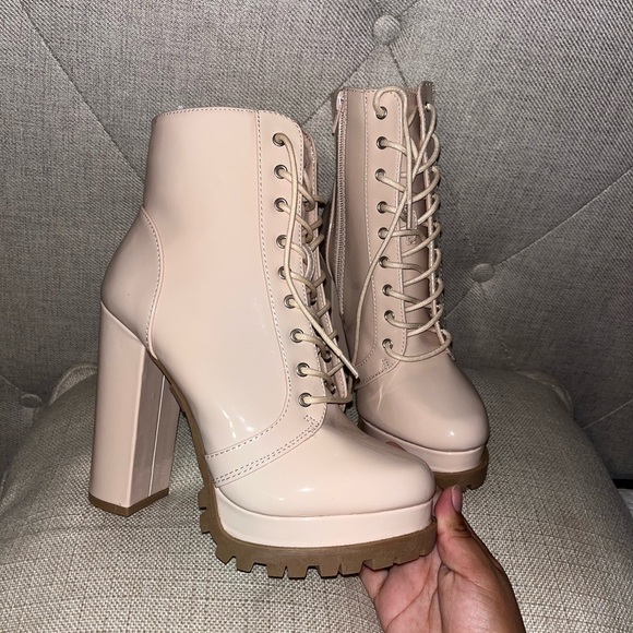 Nude boots / heels - Picture 2 of 5